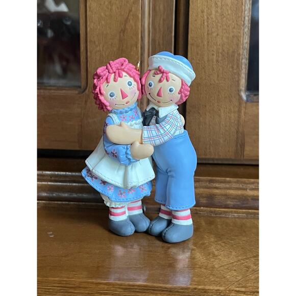Hallmark Keepsake Raggedy Ann and Andy "Holiday Hug" Tree Ornament - Picture 2 of 5